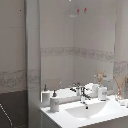 Pretty Sunny Guest * Lagos