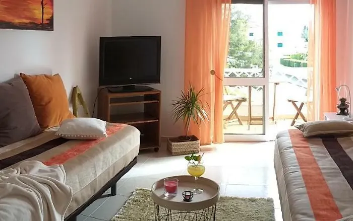 Pretty Sunny Guest * 라고스